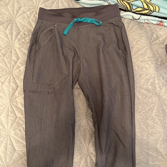 FIGS JOGGER SCRUB SET - Picture 3 of 6